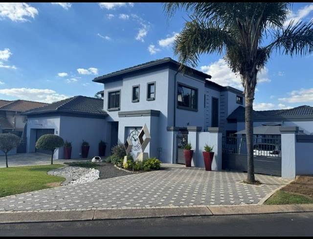 5 BEDROOM HOUSE FOR SALE IN MIDSTREAM ESTATE